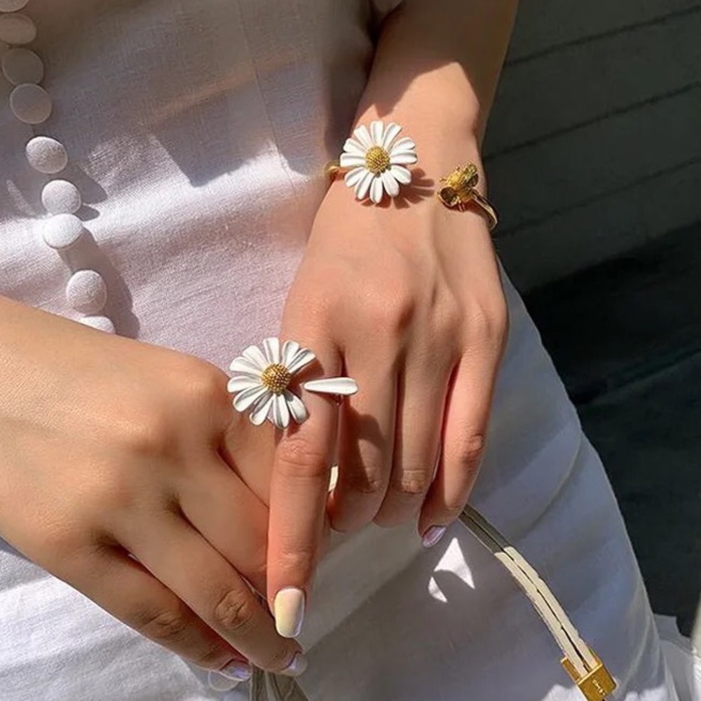 Daisy bracelet flower bee gold cute cuff style women’s jewelry accessories